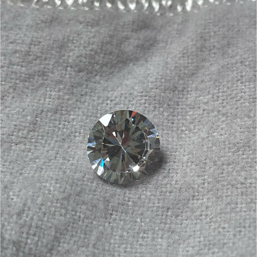 💍 One Loose Cubic Zirconia Stone
